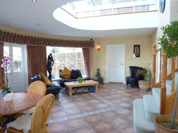 Michael Anthony Tring - KENSWORTH - Main house lounge